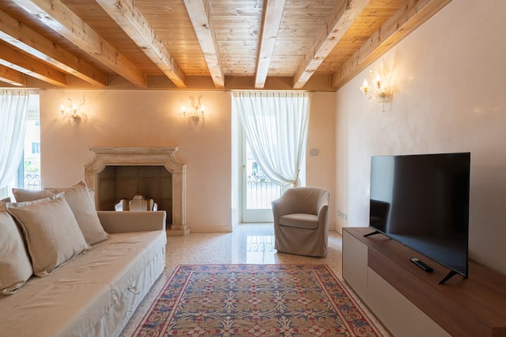 maelezo ya sofa na sebule ya televisheni