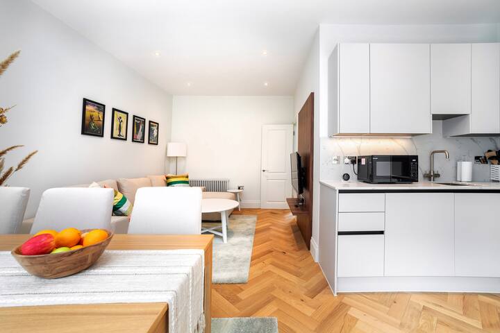 3 Bedroom flat with Terrace in Central London gallery image 2