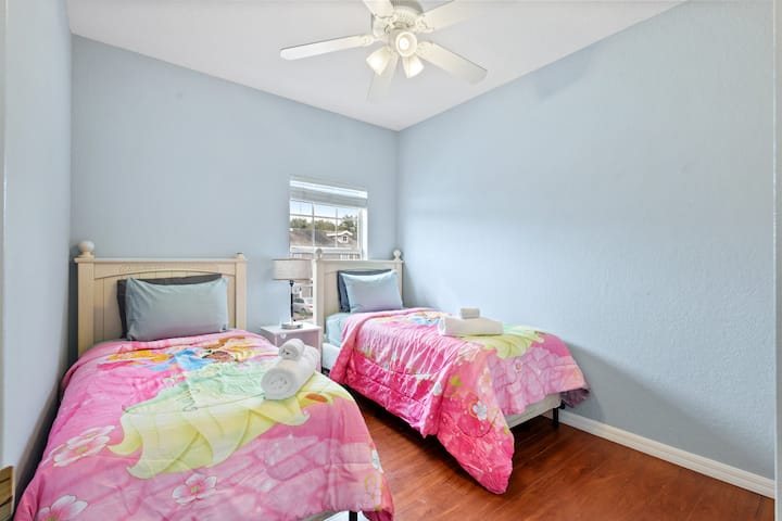 يحتوي بيت المدينة هذا على ما مجموعه 4 غرف نوم.

