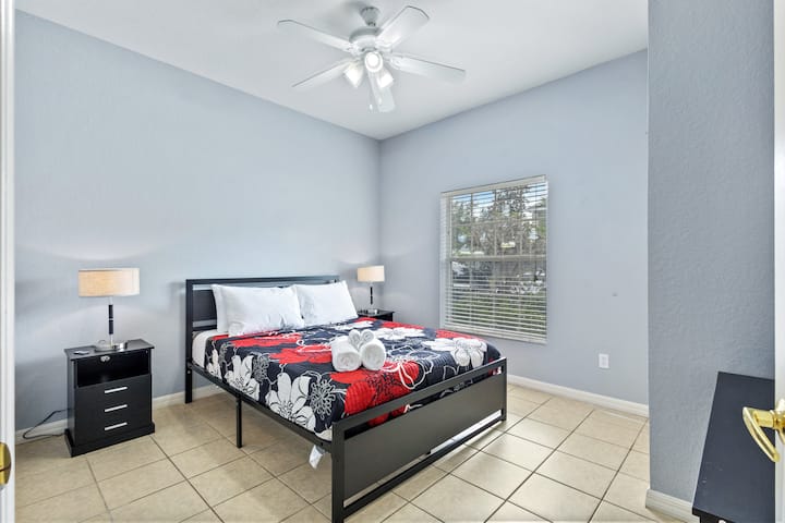 يحتوي بيت المدينة هذا على ما مجموعه 4 غرف نوم.

