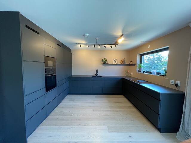 Moderne hjem i rolige og grønne omgivelser i Oslo gallery image 3