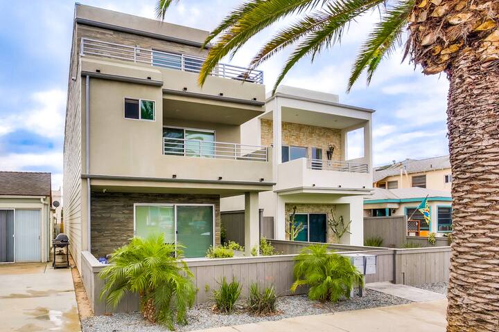 Diamond St. Luxury ONE – Modern Beach Townhouse