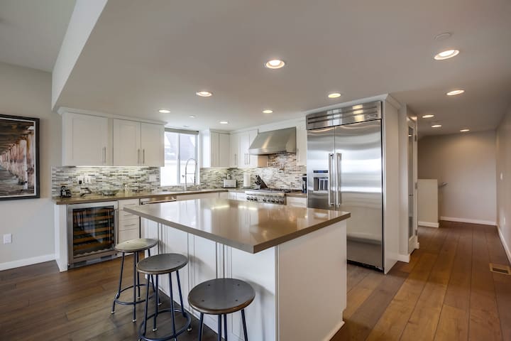 Diamond St. Luxury TWO – Modern Beach Townhouse