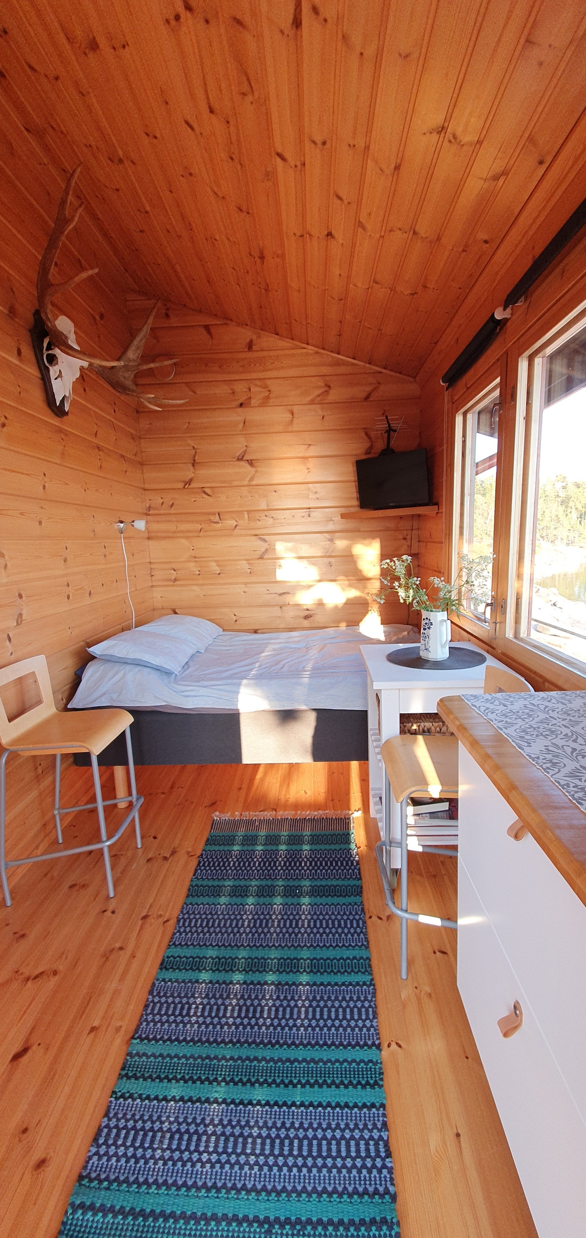 Kitanda cha sentimita 140 katika nyumba ya mbao ya sauna