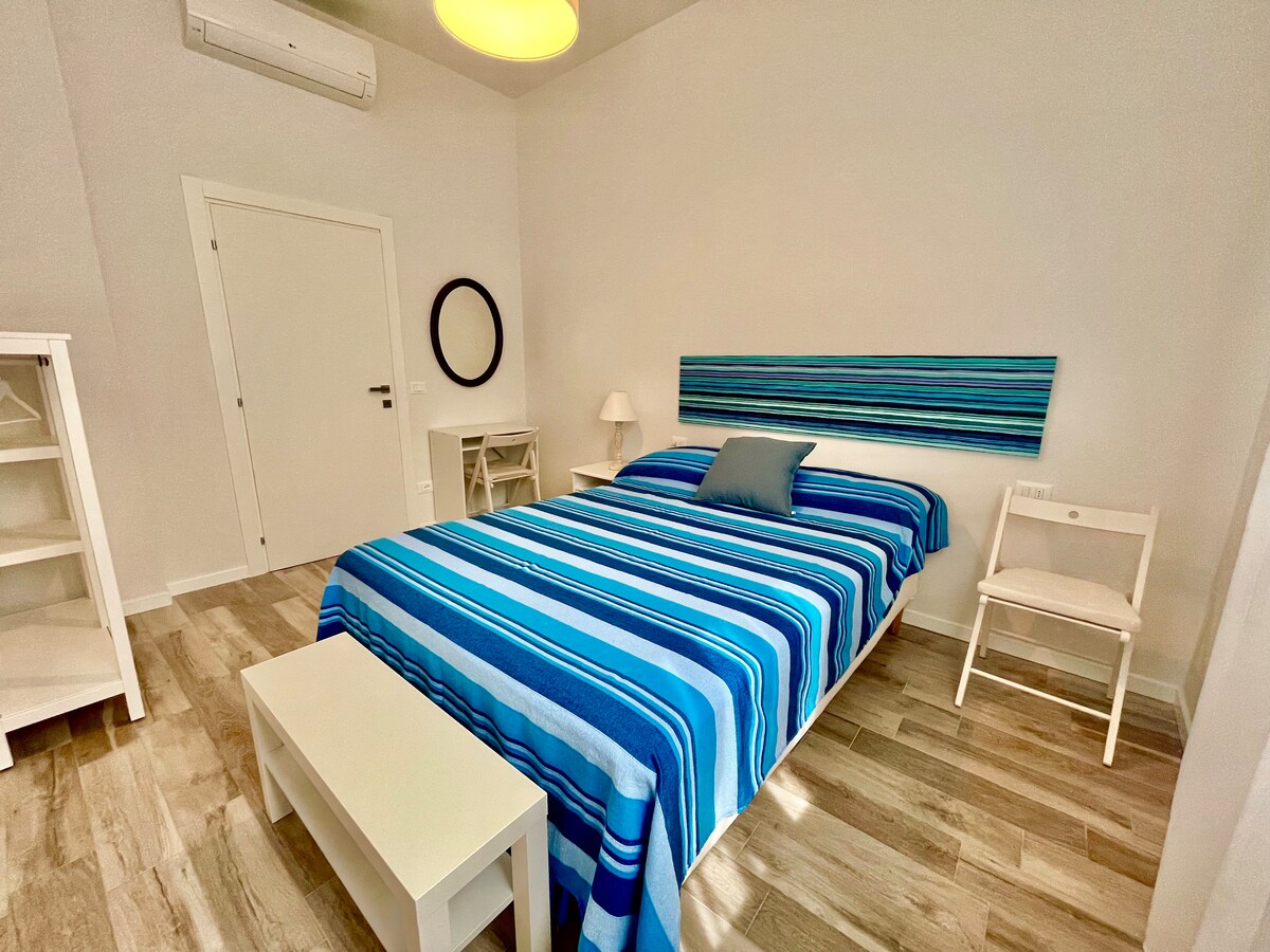 Jednolôžková izba s posteľou a pol, veľmi elegantná a príjemná 