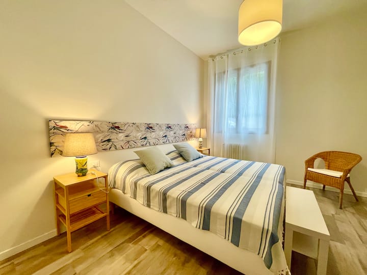 Dieses Zimmer da'la
Möglichkeit, im Falle einer spezifischen Anfrage, die Betten zu teilen und anstelle eines Doppelbettes zwei große Einzelbetten mit einer Breite von jeweils 90 cm zu machen 
Dies ist möglich, ich bin mit Vorankündigung bei der Buchung 