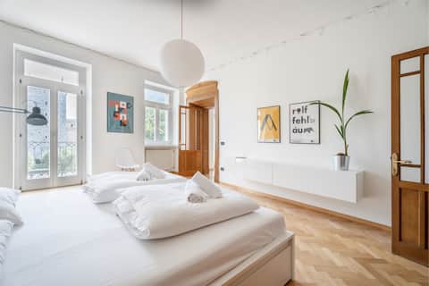 Casa Adriana, view of the lake and fortress