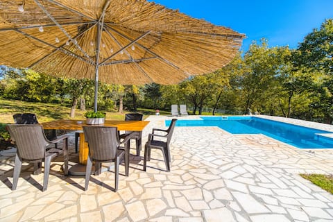 Forest Paradise-Vila sa bazenom