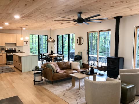 Serene Mountain Escape in Timberline with Hot Tub