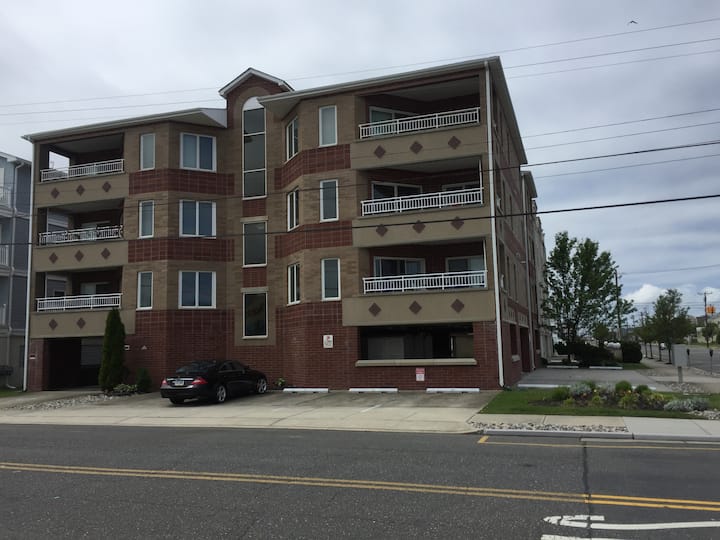 Large Luxury Condo . - Stone Harbor, NJ