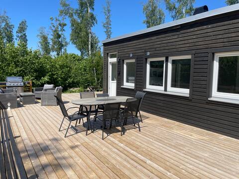 Island center with proximity to everything!