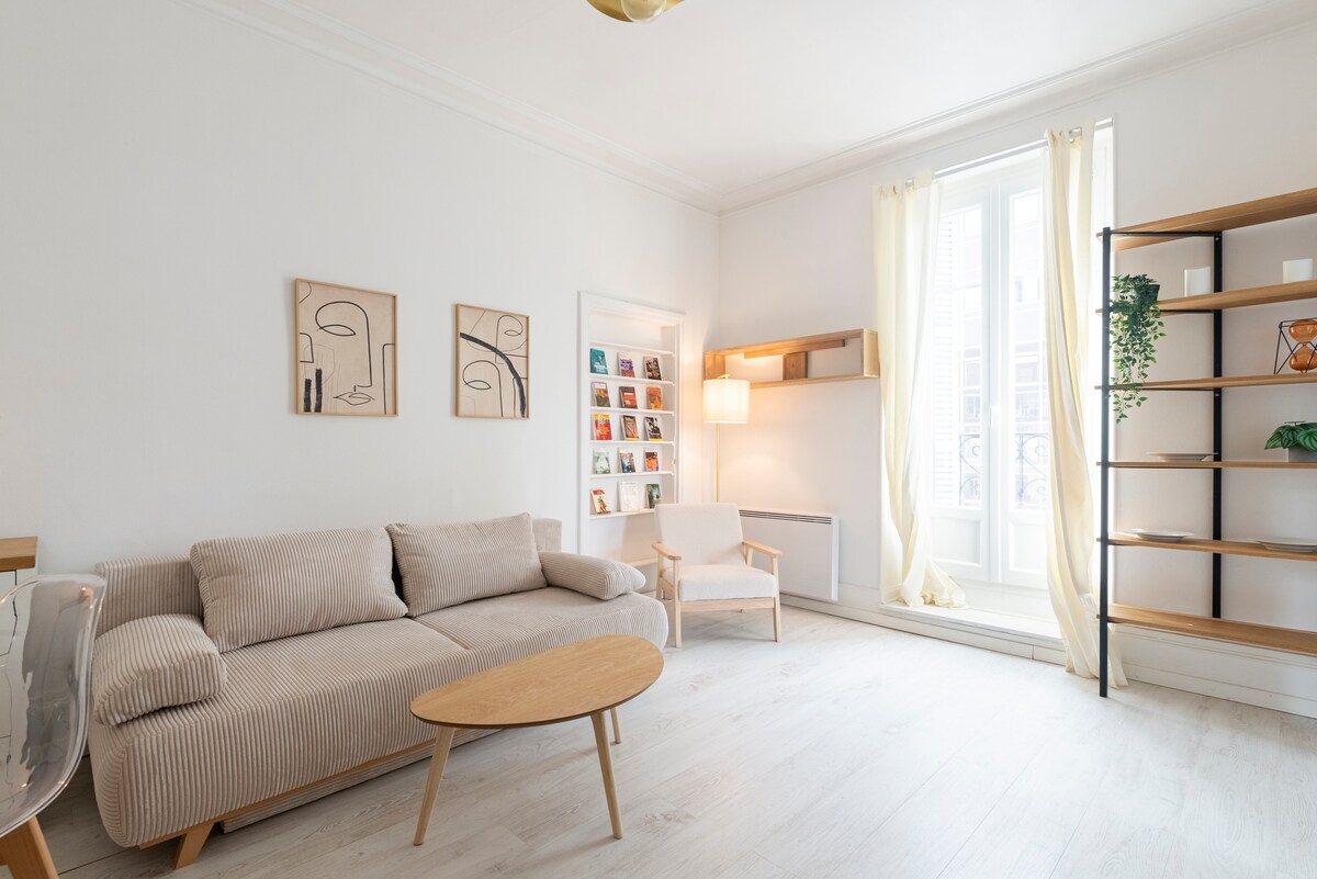 Annonce Airbnb populaire: 4-person apartment - Cité de la Gastronomie à Faubourg Raines