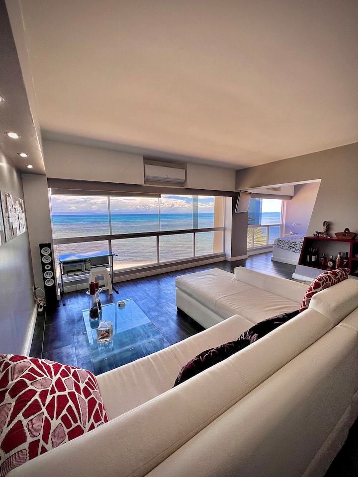 Shower and bed with sea view loft Bella Vista