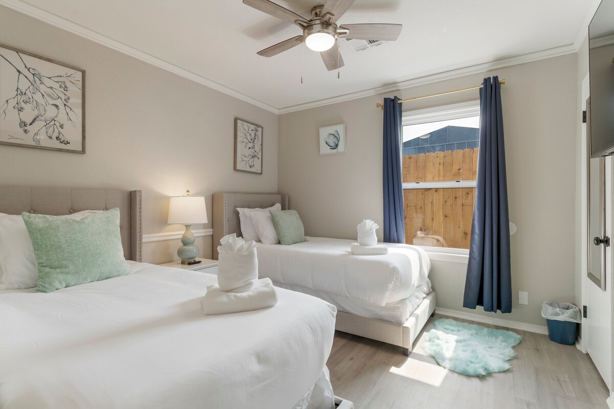 Spavaća soba 4 s dva odvojena kreveta i Roku TV-om