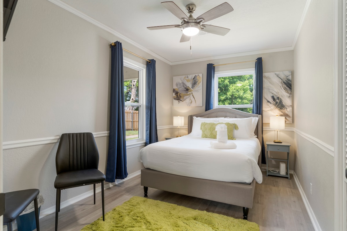 Spavaća soba 3 s bračnim krevetom i Roku TV-om