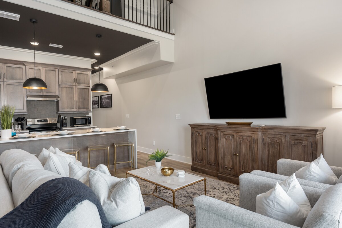 Waterfront 2 Bedroom Executive Loft Suite - Bed and breakfasts for Rent in  Helena, Alabama, United States - Airbnb