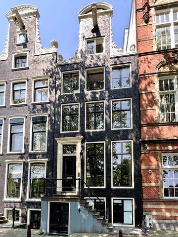 Stunning Canalside Apartment