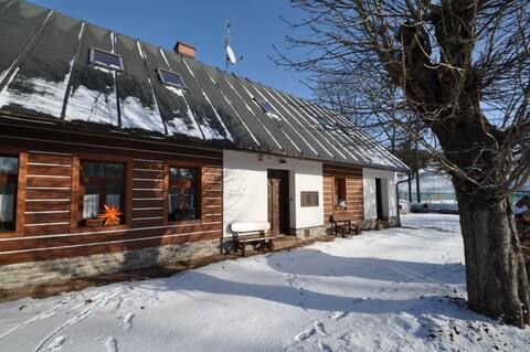 Cottage by the stream with private wellness