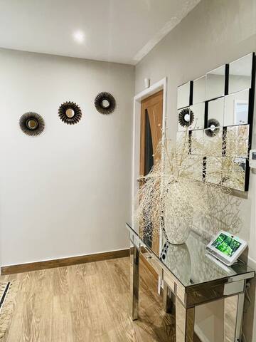 Luxury 4 Bedroom Holiday Home gallery image 5