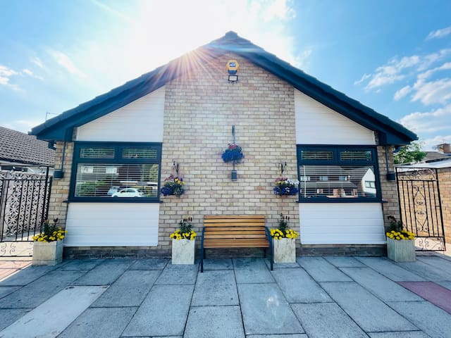 Luxury 4 Bedroom Holiday Home gallery image 2