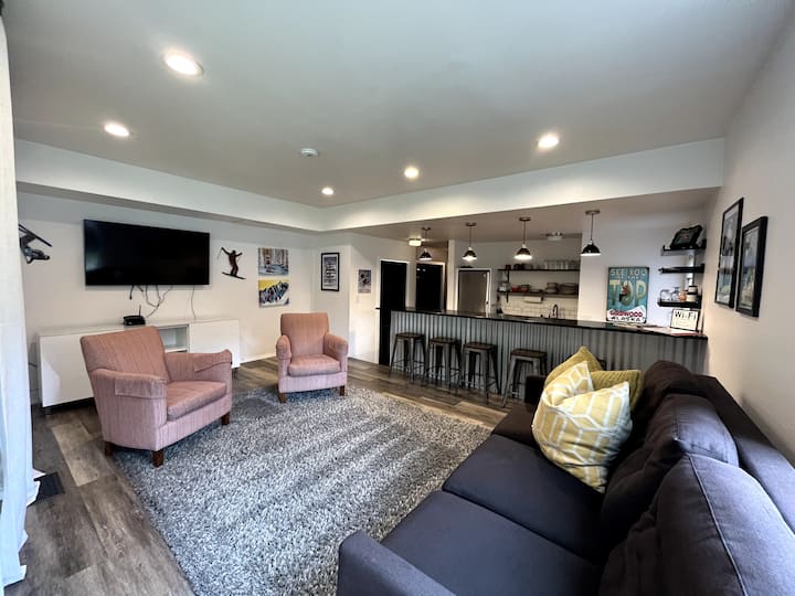 Modern & Cozy Girdwood Condo Apartments for Rent in Anchorage, Alaska