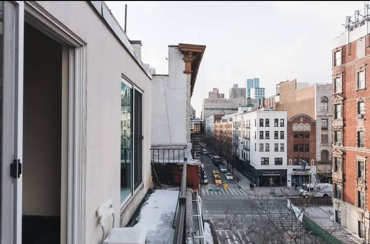 Spacious Duplex, 2BR & 2BTH East Village 9+ Guests