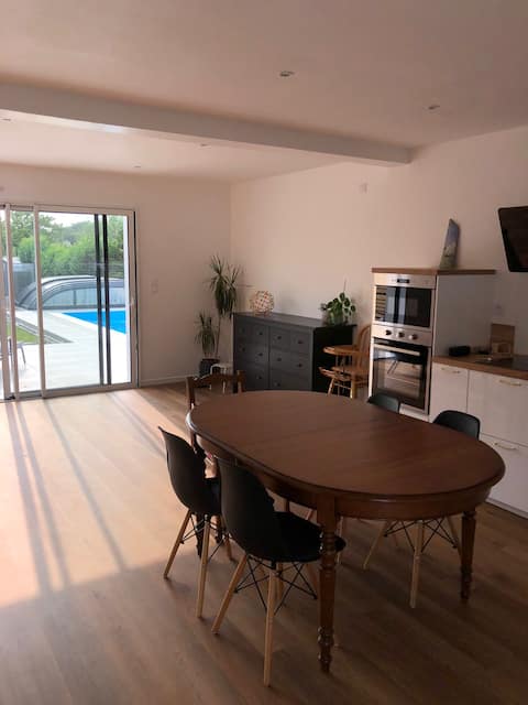 Propriété Airbnb réussie: Beachfront house with indoor pool à Guidel