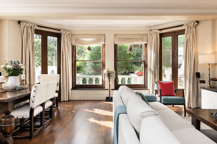 A Chelsea Retreat – 2 BR with Garden and Parking