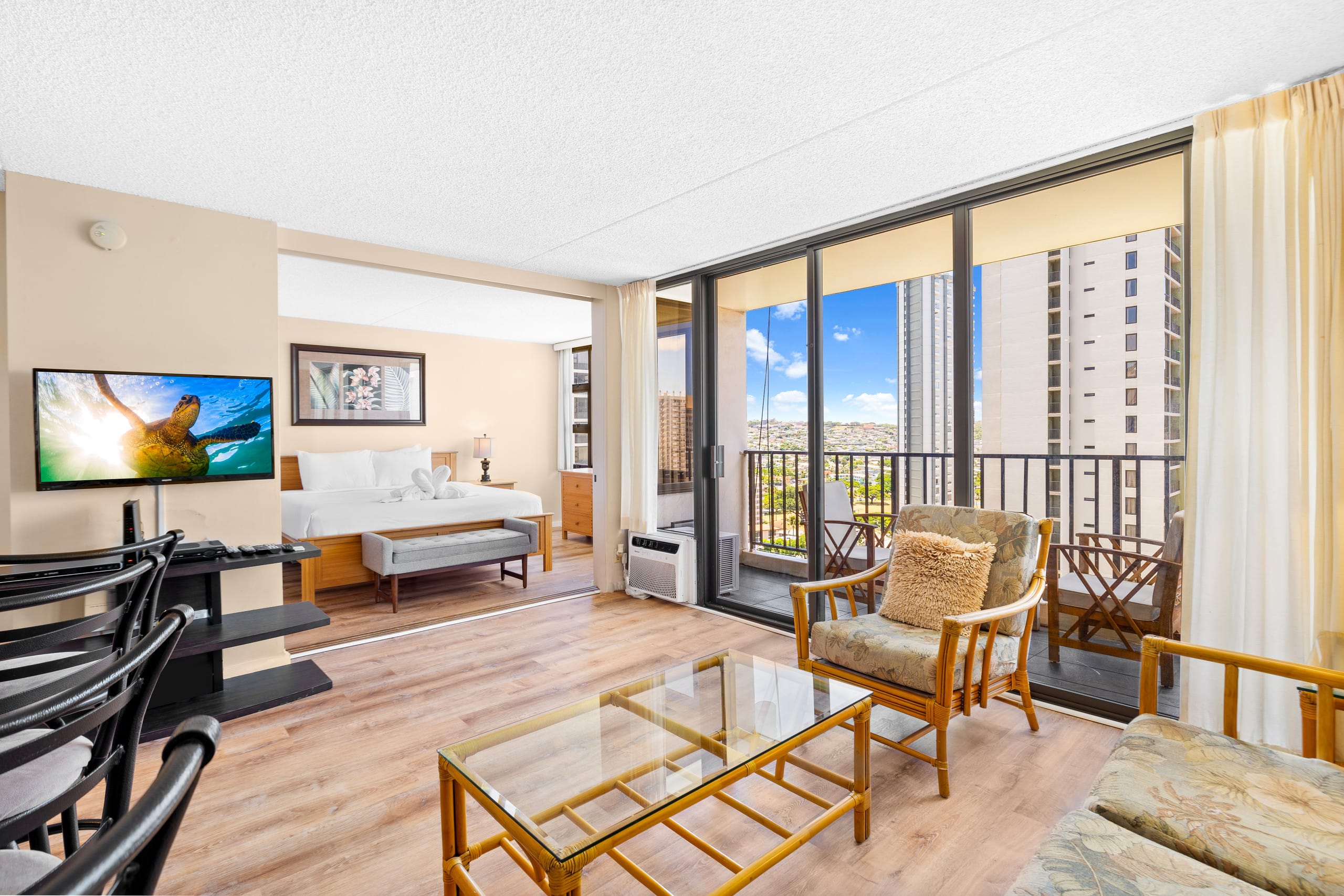 Condo in Honolulu · ★4.54 · 1 bedroom · 1 bed · 1 private bath - Image 2