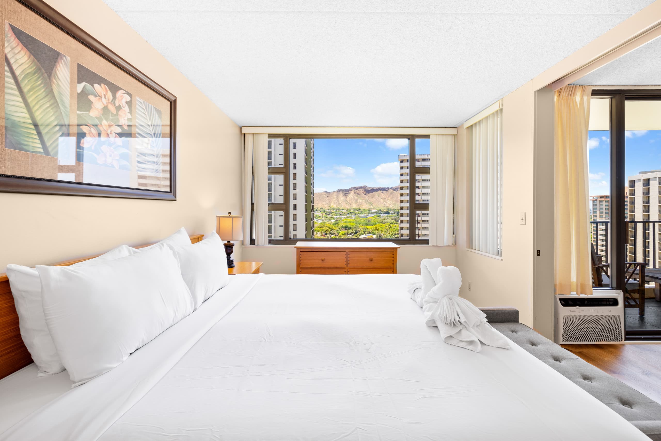 Condo in Honolulu · ★4.54 · 1 bedroom · 1 bed · 1 private bath - Image 8