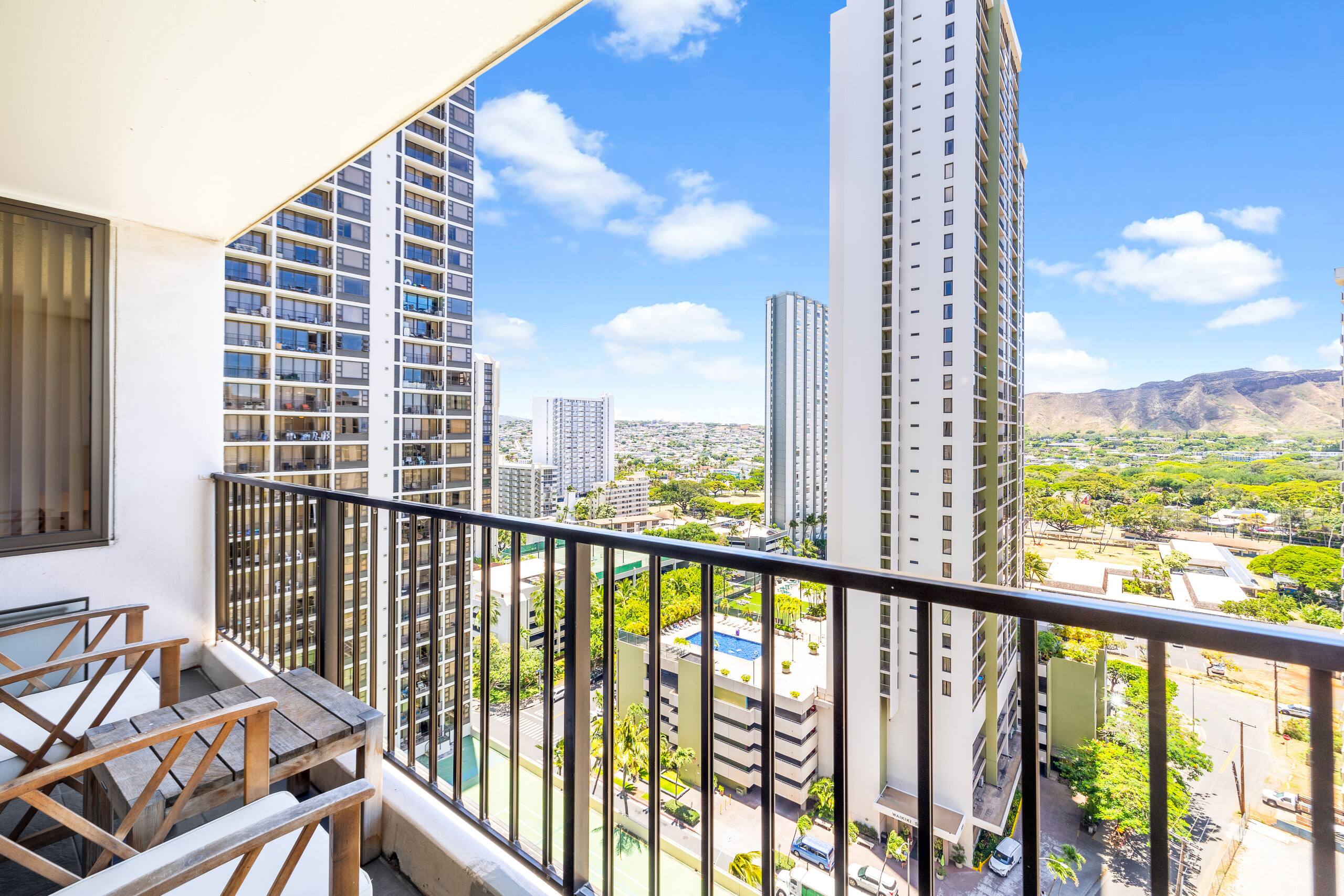 Condo in Honolulu · ★4.54 · 1 bedroom · 1 bed · 1 private bath - Image 24