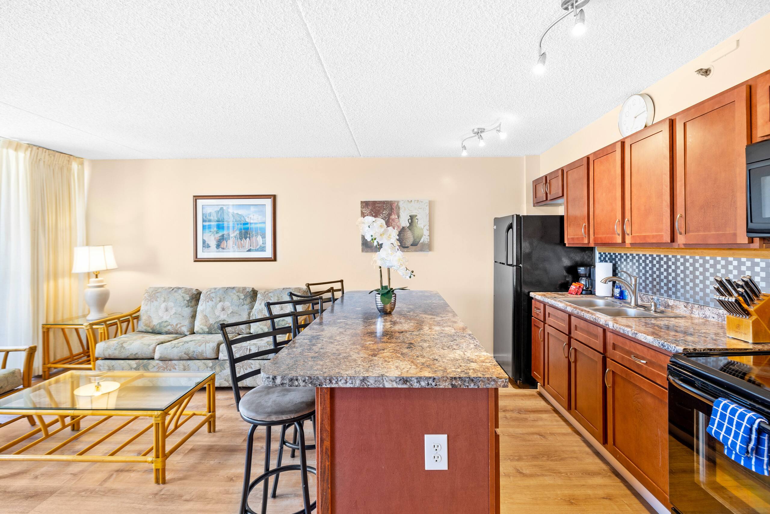 Condo in Honolulu · ★4.54 · 1 bedroom · 1 bed · 1 private bath - Image 5
