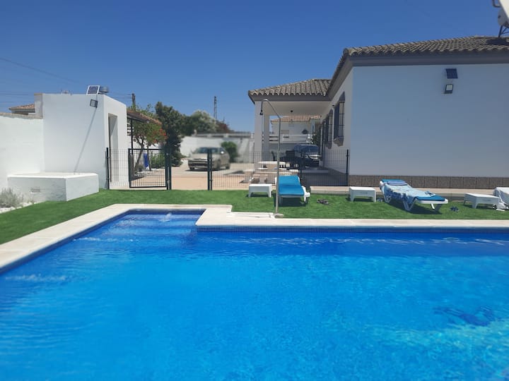 Chalet Carmela | Piscina Y Relax | Centro Y Playa - Conil de la Frontera