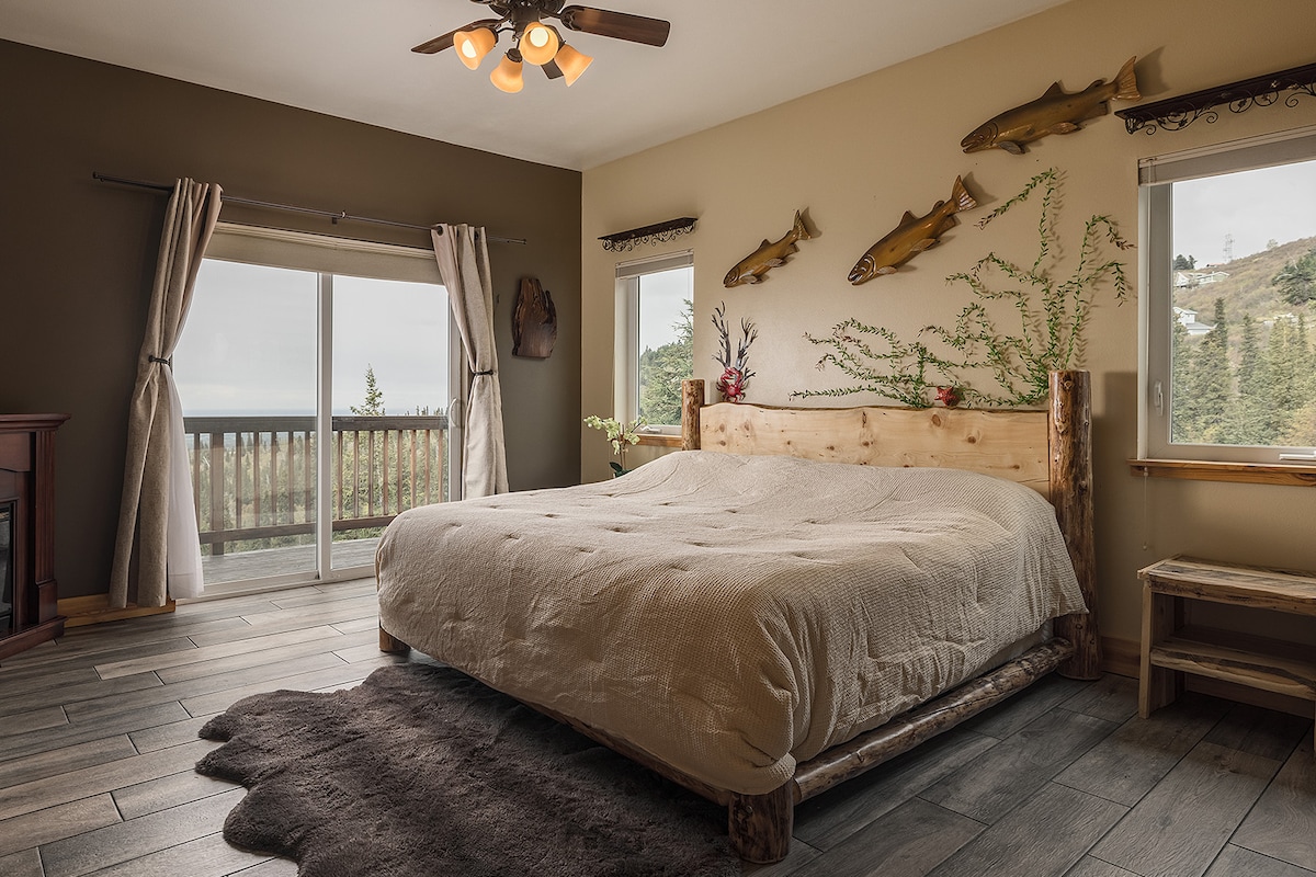 לטבול את עצמכם ביוקרה בתוך חדר השינה הראשי, שם הקירות מציגים יצירות סלמון עץ מגולפות ידיים, ומרפסת ג'ולייט מציעה מגע בלעדי - מקלט שאין לעמוד בפניהם למי שדורש לא פחות מהטוב ביותר.