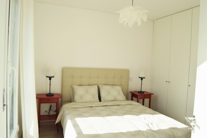 Chambre avec lit queen size