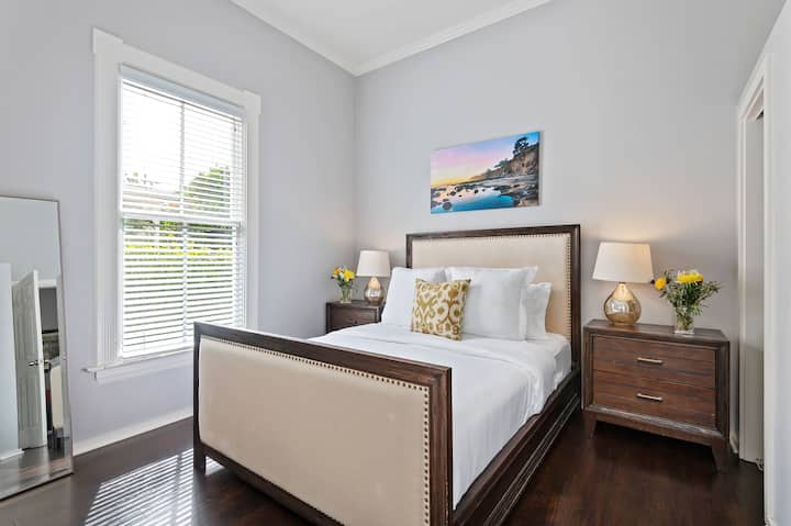 Third bedroom with queen bed 