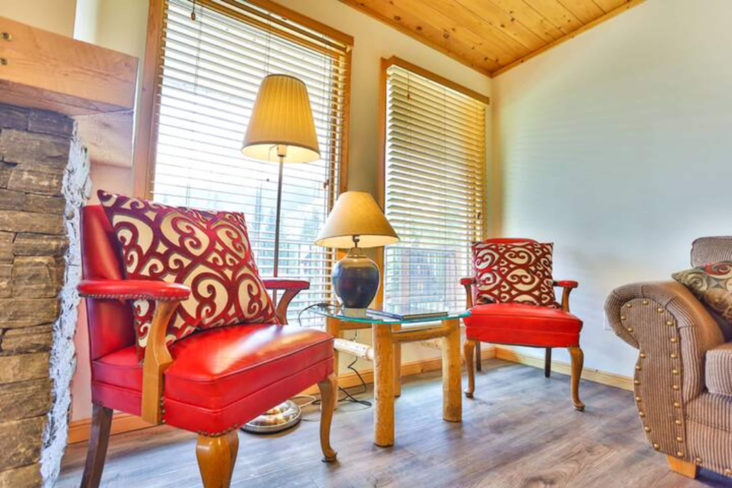 Pine Lodge | Updated | Top Floor | Hot Tub Access - Photo 5