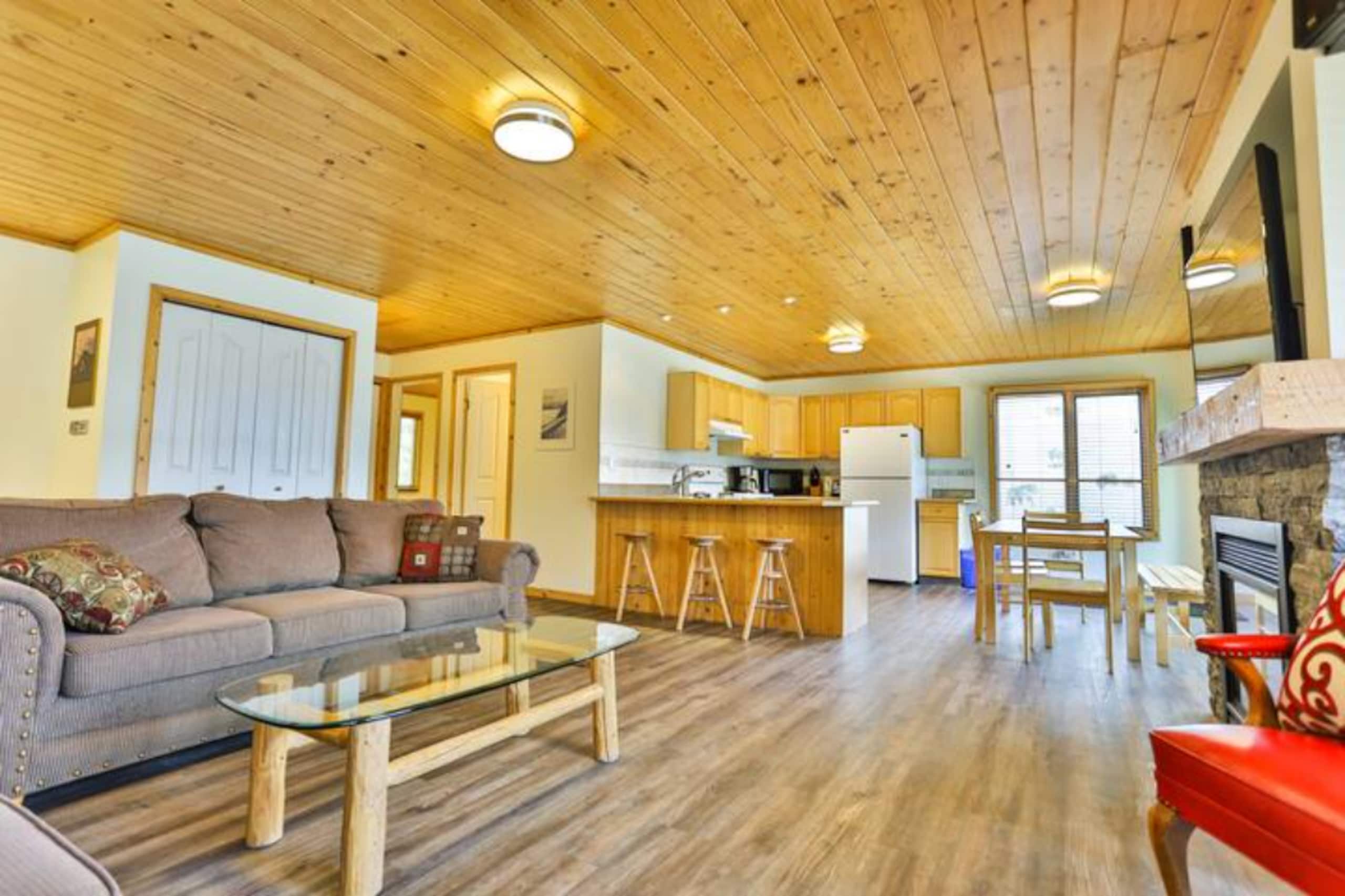 Pine Lodge | Updated | Top Floor | Hot Tub Access - Photo 13