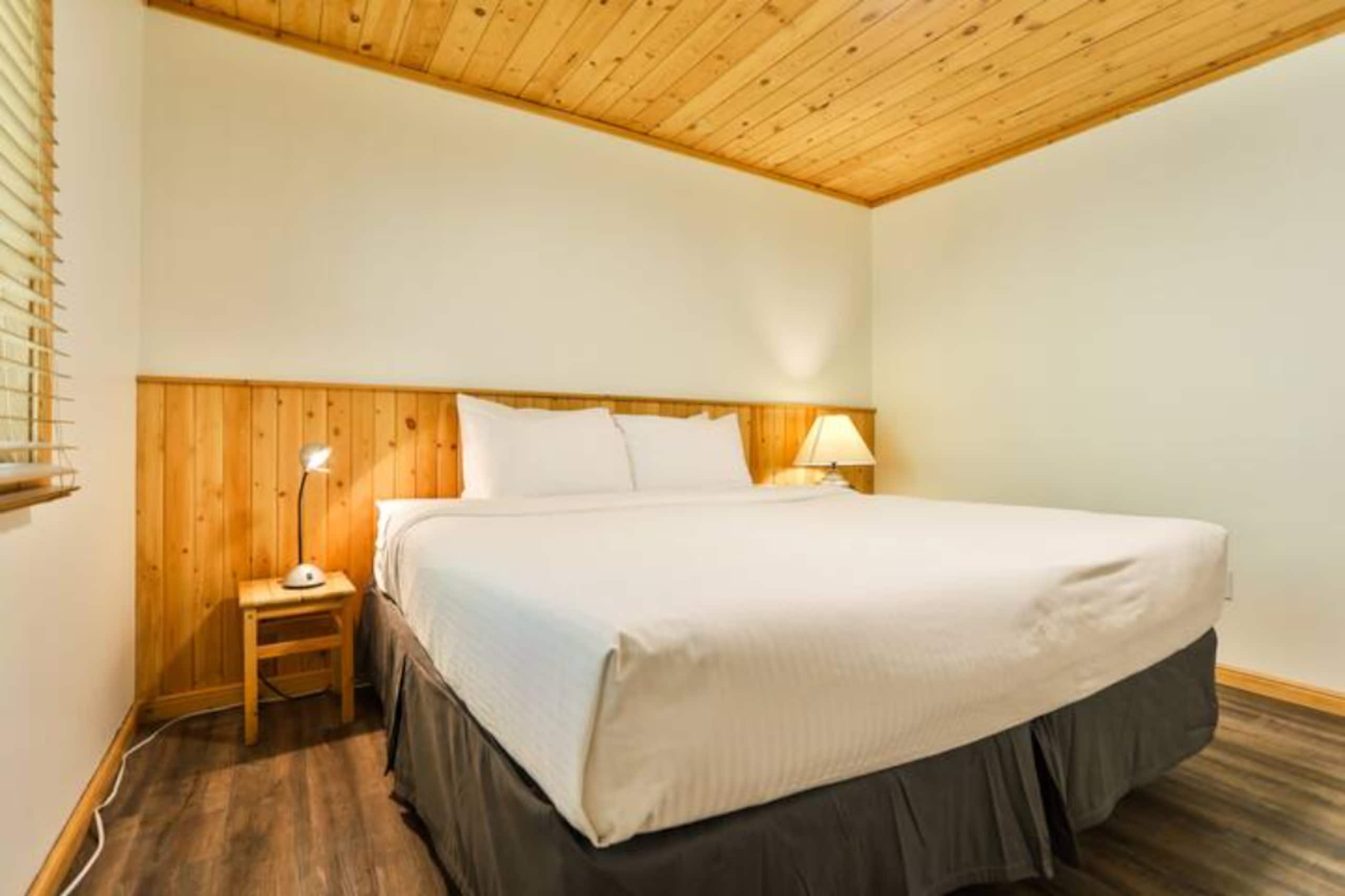 Pine Lodge | Updated | Top Floor | Hot Tub Access - Photo 22