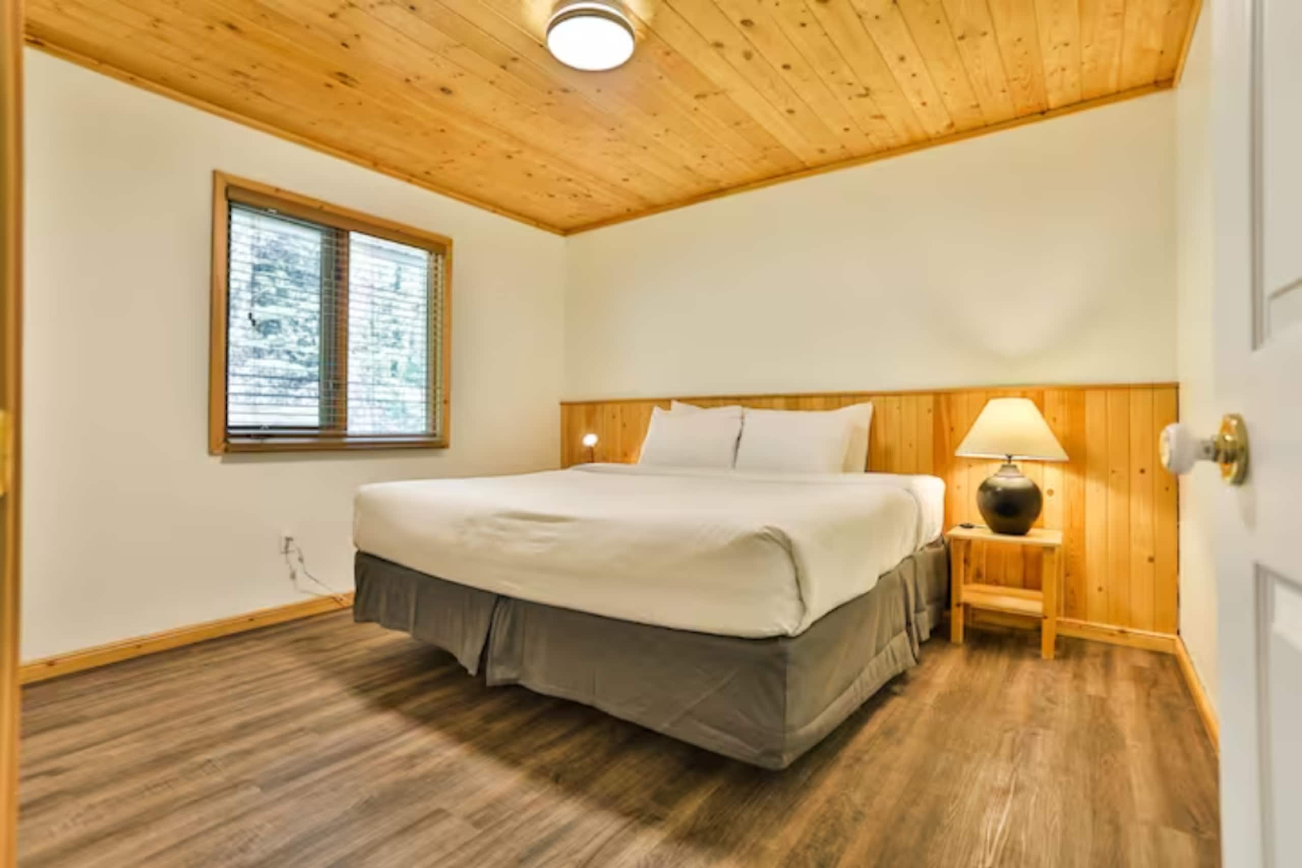 Pine Lodge | Updated | Top Floor | Hot Tub Access - Photo 21