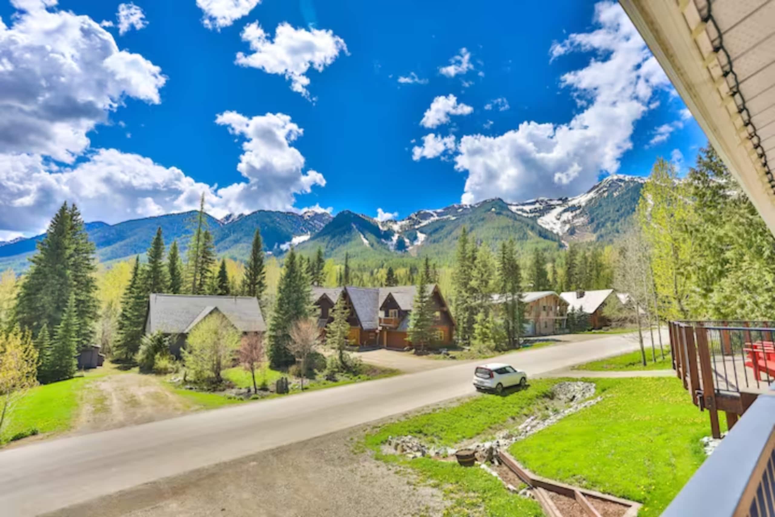 Pine Lodge | Updated | Top Floor | Hot Tub Access - Photo 3