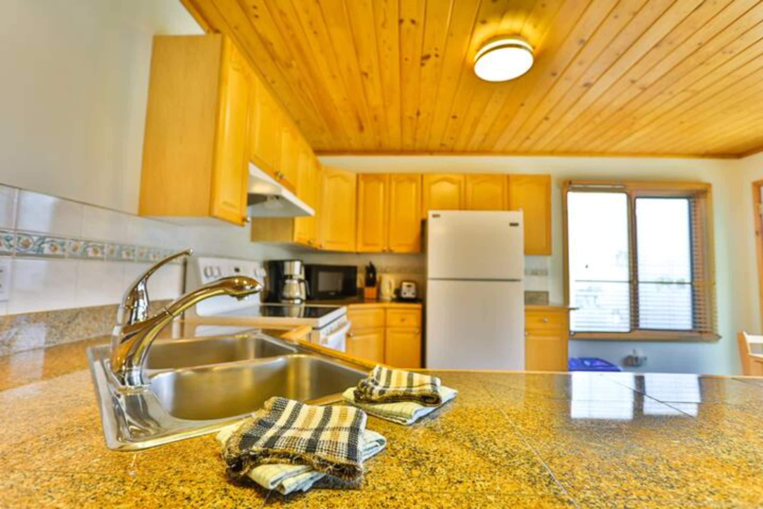 Pine Lodge | Updated | Top Floor | Hot Tub Access - Photo 16