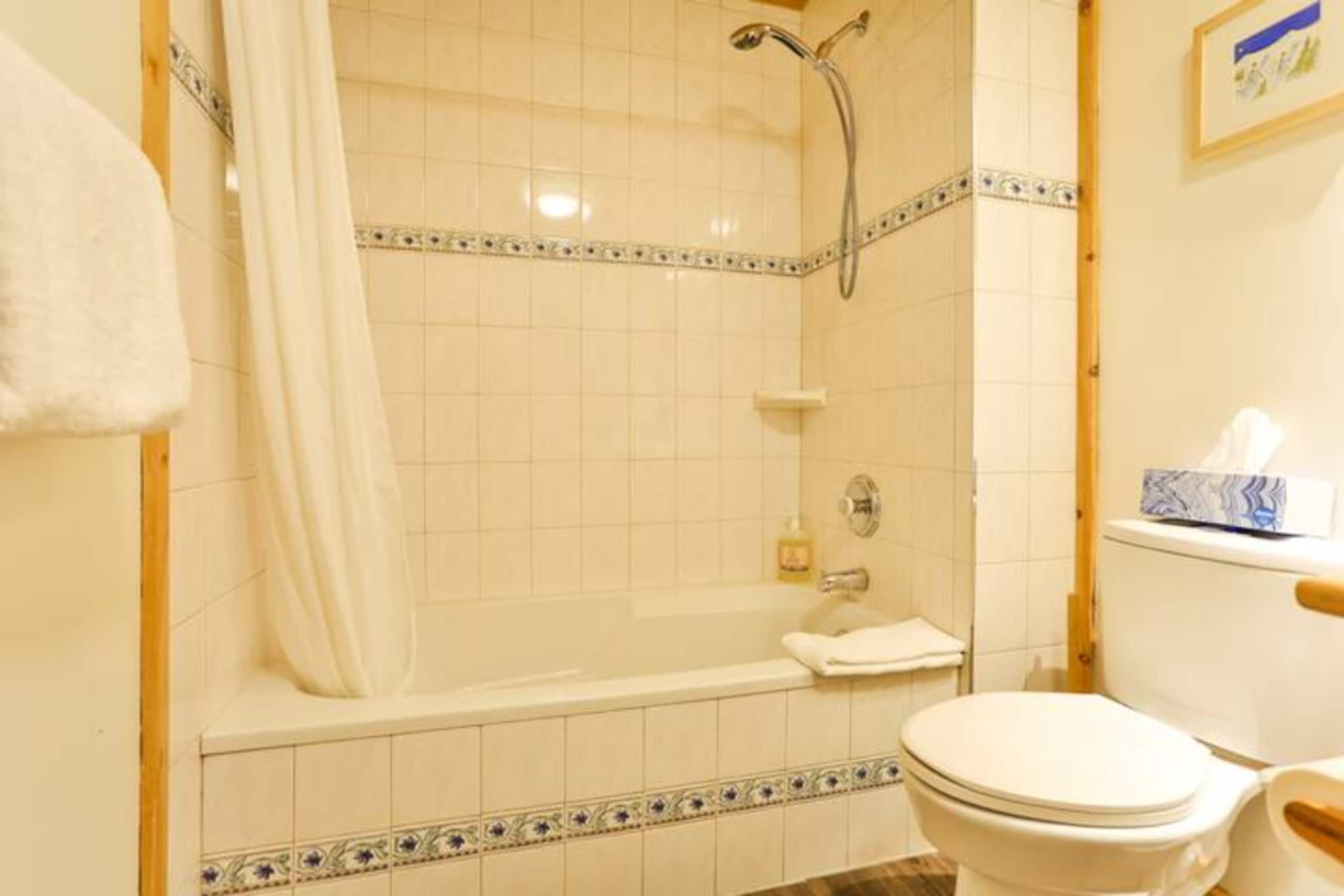 Pine Lodge | Updated | Top Floor | Hot Tub Access - Photo 30