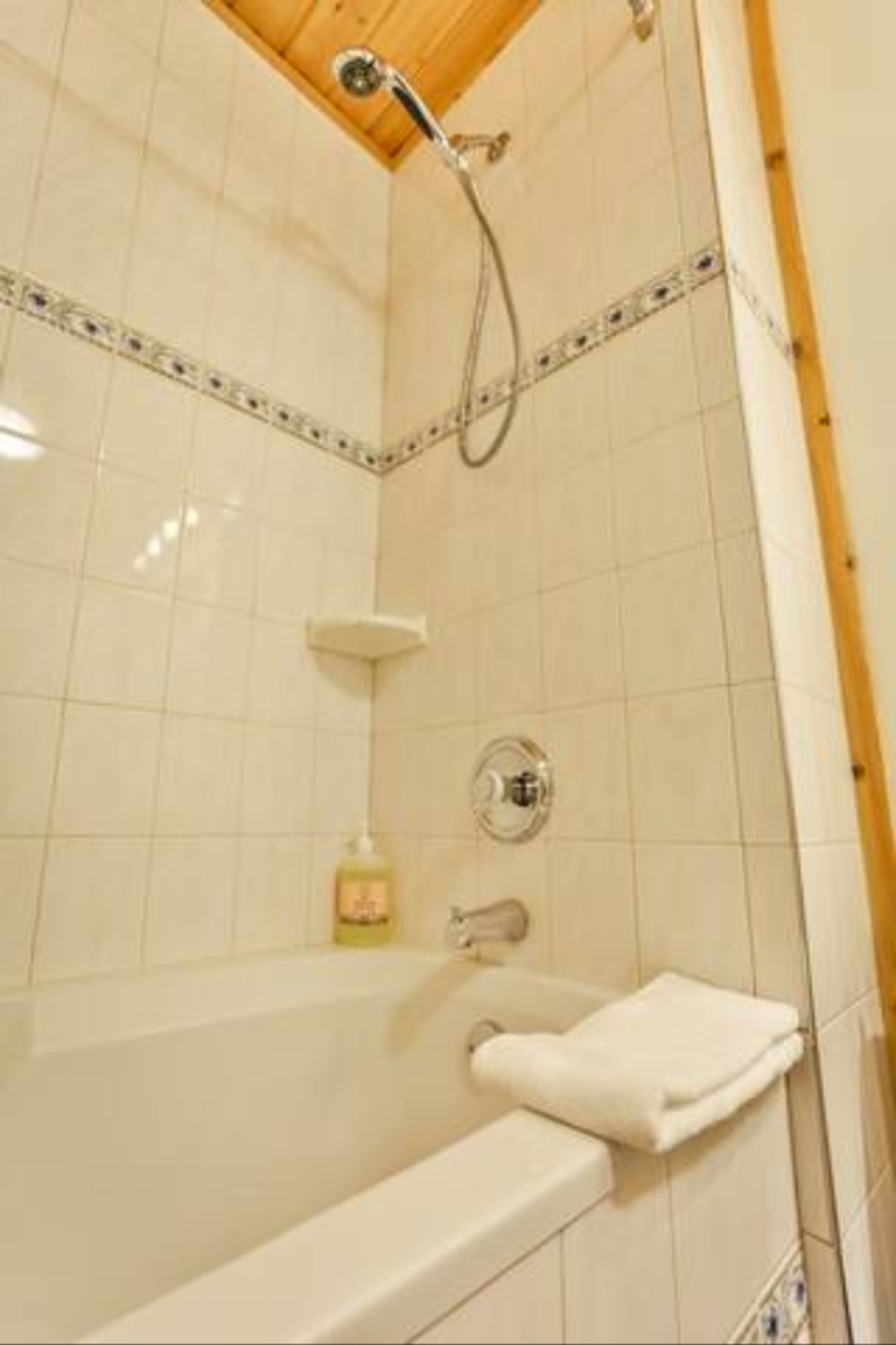 Pine Lodge | Updated | Top Floor | Hot Tub Access - Photo 31