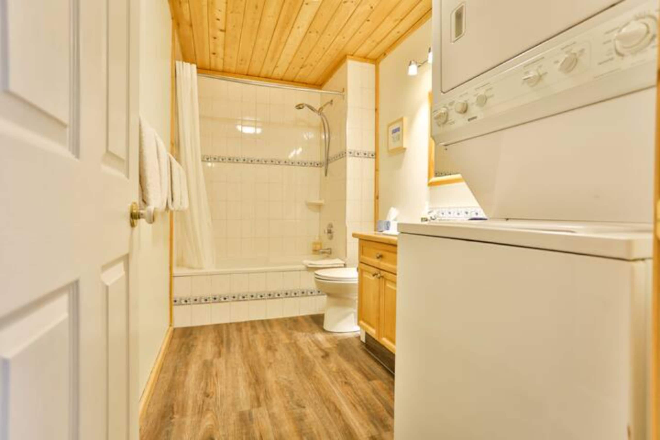 Pine Lodge | Updated | Top Floor | Hot Tub Access - Photo 29
