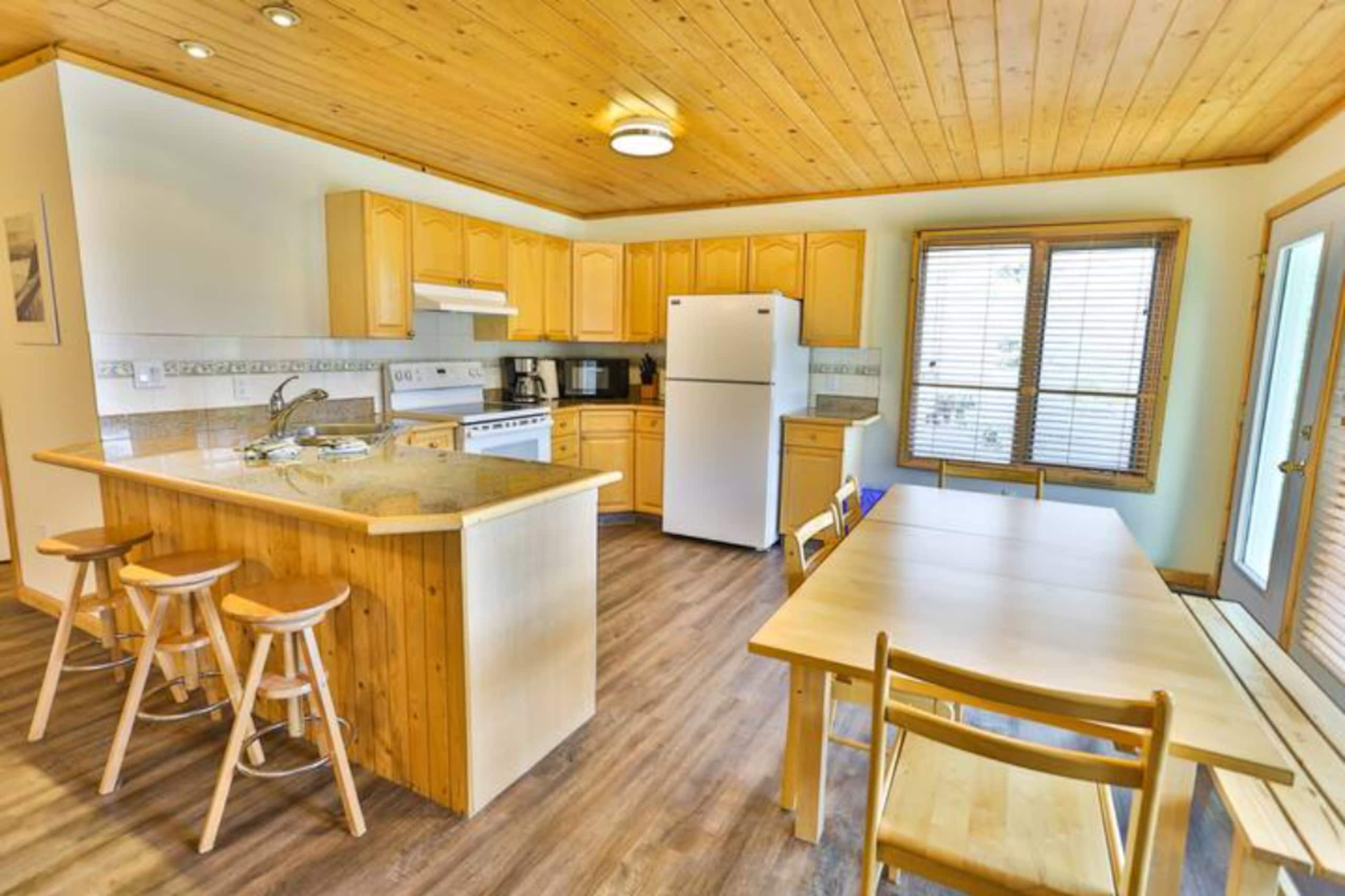 Pine Lodge | Updated | Top Floor | Hot Tub Access - Photo 14