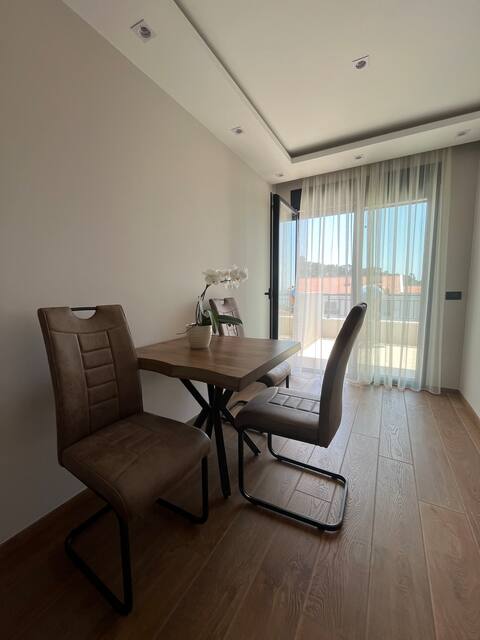Top performing Airbnb: Perla Delux studio with see view in Brežine