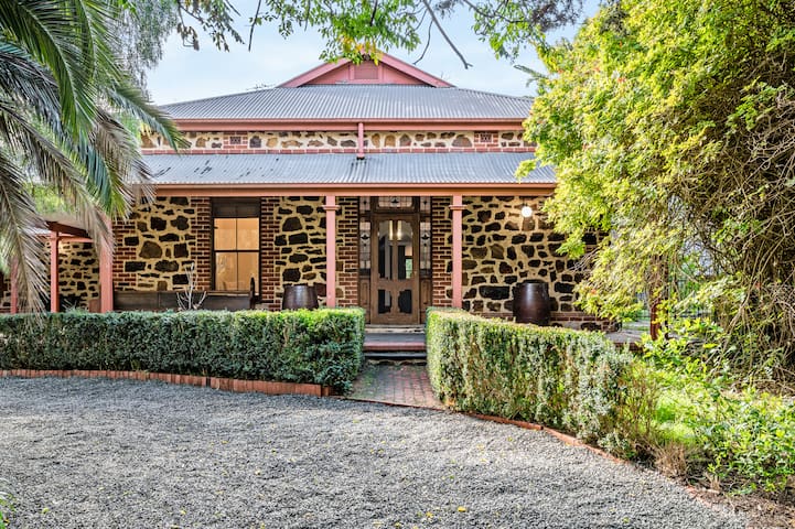 Cimicky House: SA’s Finest Group Getaway