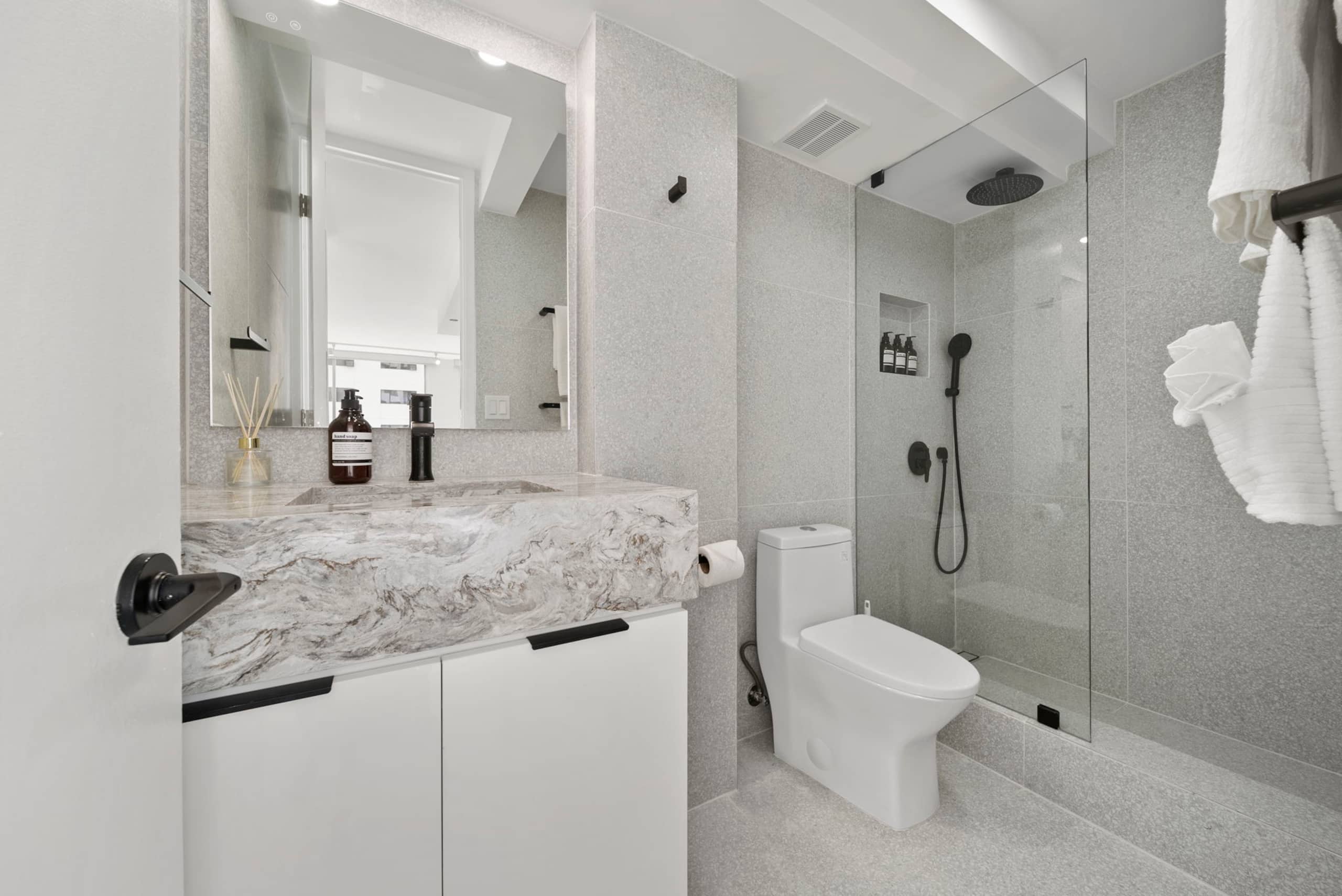 Hotel in Honolulu · ★4.9 · 1 bedroom · 1 bed · 1 private bath - Image 8