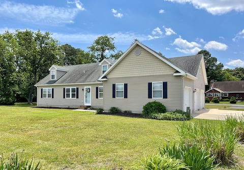 Beautiful Beach Home | Sleeps 10 | Garage | Bikes